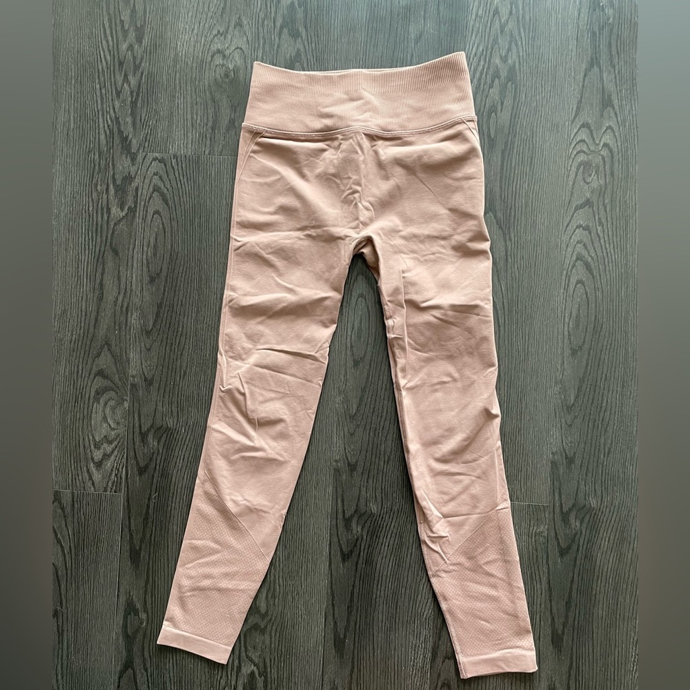 Lulu Lemon leggings - size 6 - salmon pink